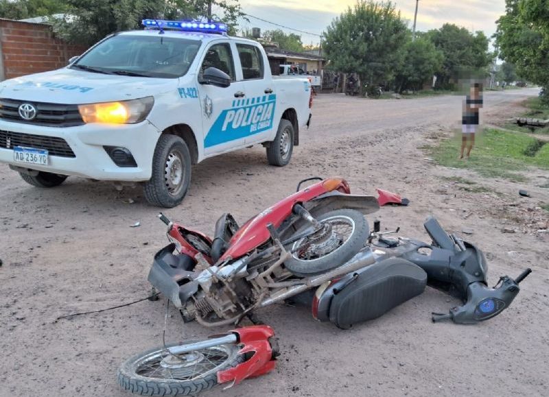 Barranqueras: dos motociclistas resultaron heridos tras un choque