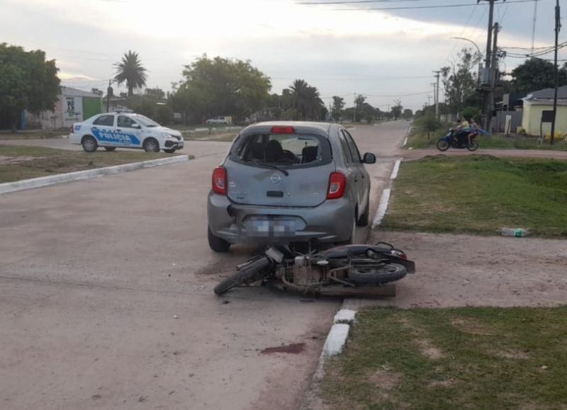Un adolescente terminó con heridas tras un choque en Villa Ángela