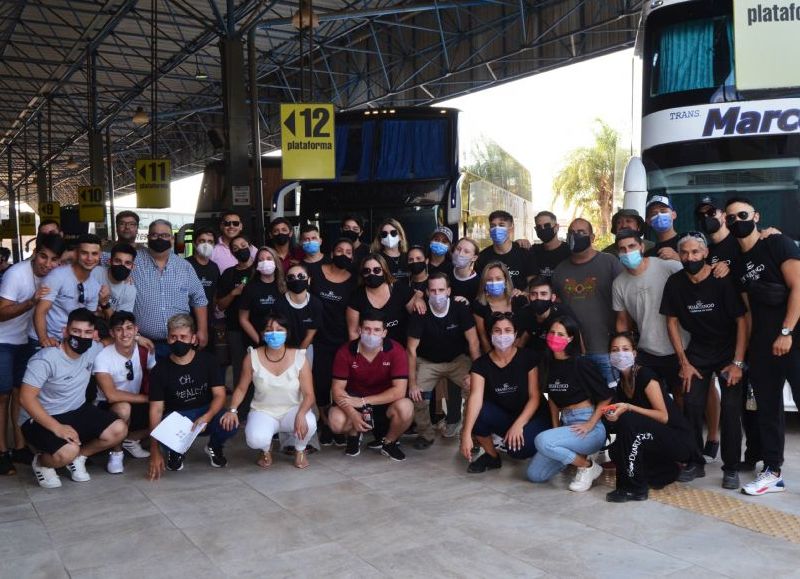 Partió la delegación de la sede Resistencia que competirá en el Pre-Cosquín en Córdoba