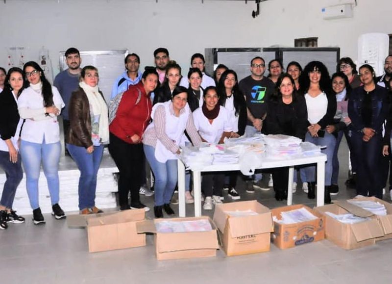 El intendente Maidana entregó mobiliario escolar al Instituto Superior de Colonia Elisa