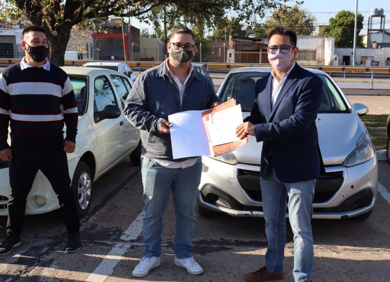 Gustavo Martínez entregó habilitaciones a remises interjurisdiccionales y de servicio diferencial