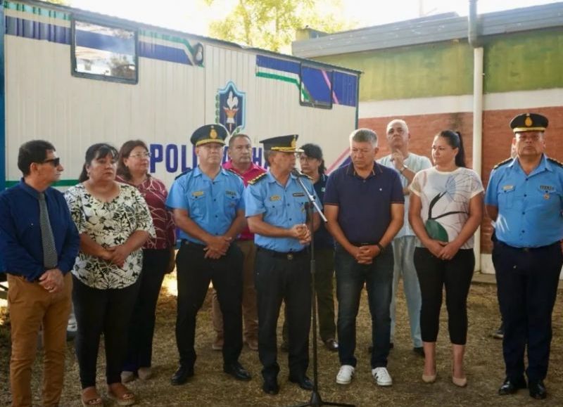 VIDEO | El Gobierno provincial instaló una nueva casilla policial y entregó móviles en Barranqueras