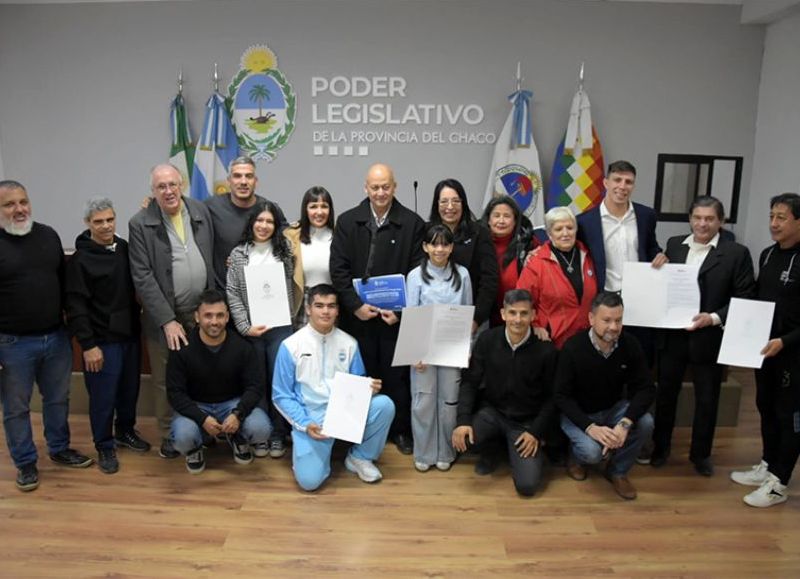 La Legislatura reconoció a deportistas que brillan en competencias nacionales e internacionales