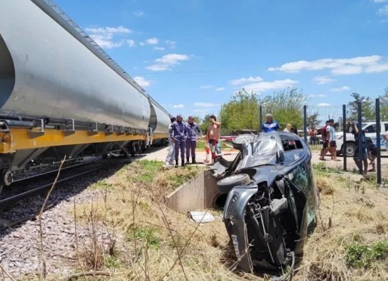 Un hombre resultó herido tras chocar su auto contra un tren en Hermoso Campo