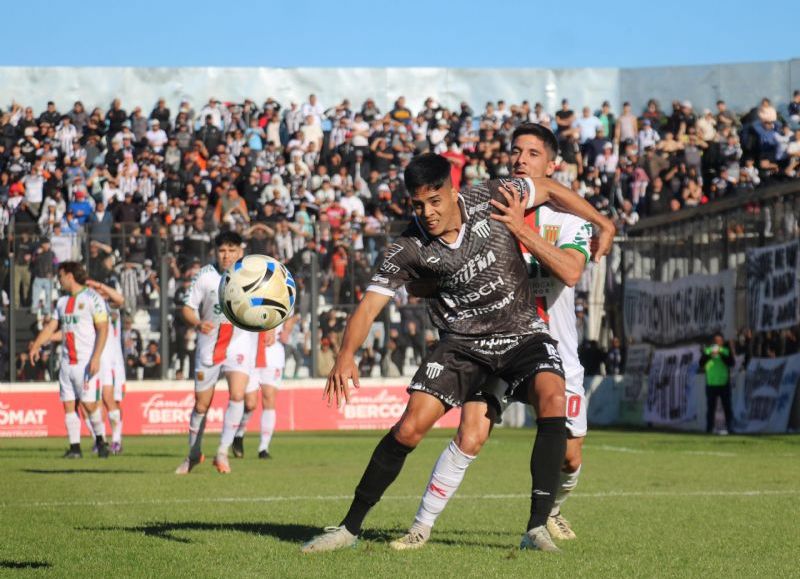 For Ever rescató un punto importante con el tiro del final ante Agropecuario