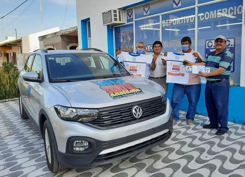 Santa Sylvina dos amigos se llevaron el Volkswagen TCross del Bingo
