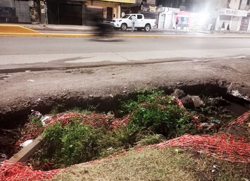 Vecinos de Resistencia denuncian un bache sobre la avenida Castelli