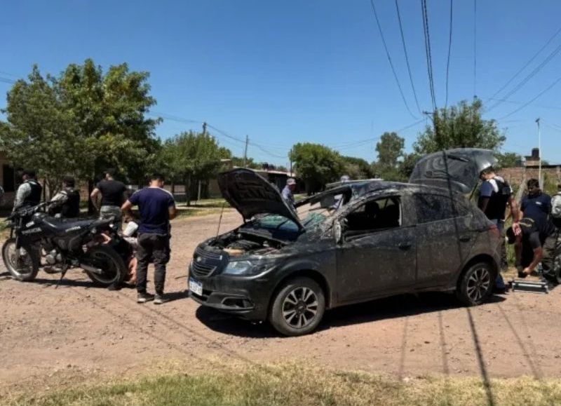 Tres vendedores de drogas intentaron huir, volcaron y fueron detenidos en Resistencia