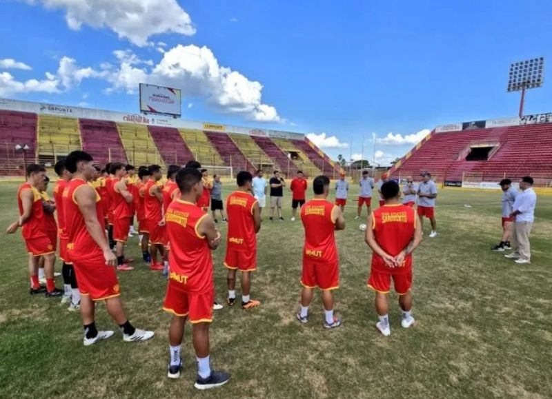 Sarmiento inició sus trabajos de pretemporada con diez caras nuevas