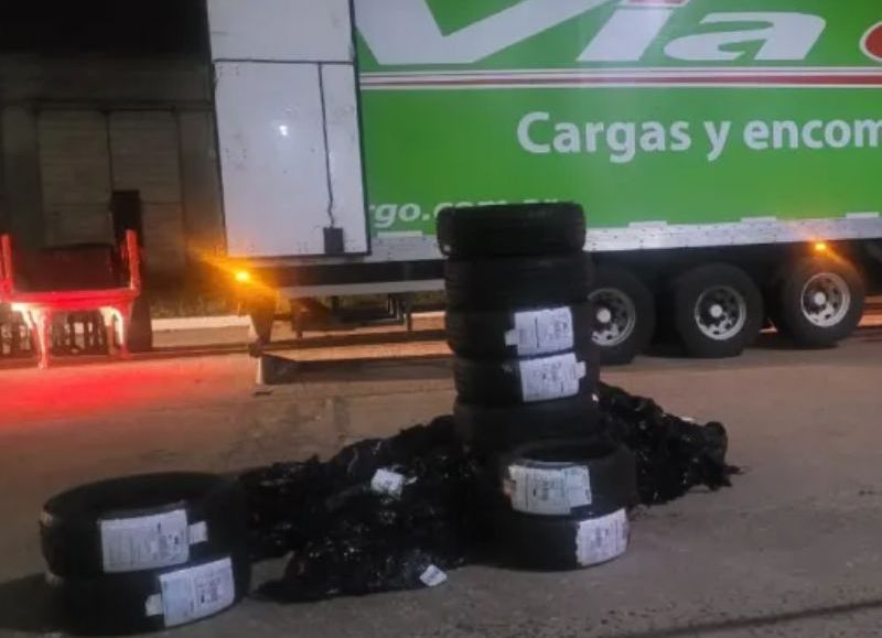 Demoraron un camión con carga millonaria en el Puente General Belgrano