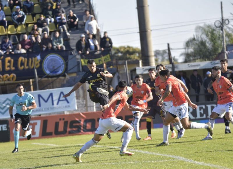 Chaco For Ever se quedó sin nada en el final ante Almirante Brown