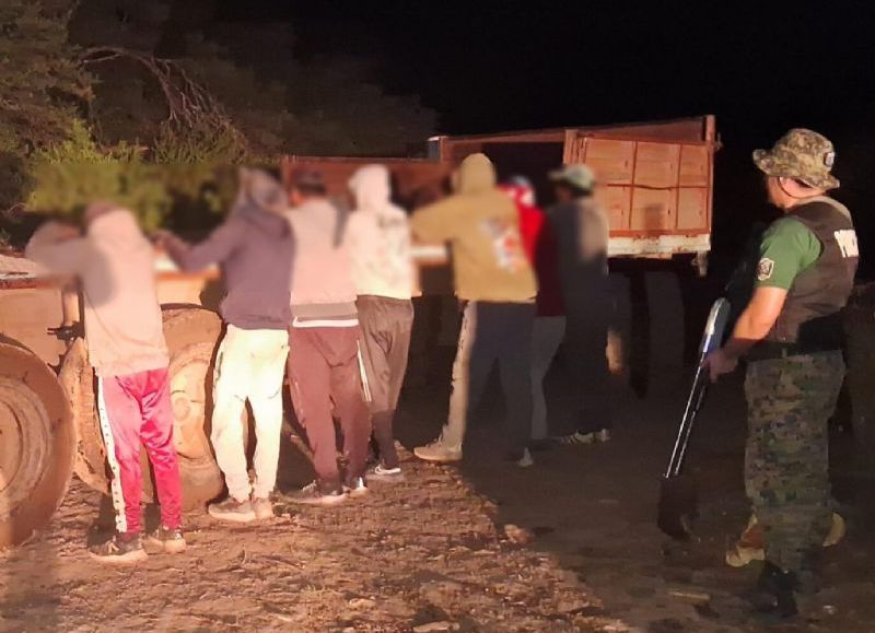 Ocho hombres fueron detenidos por cortar un alambrado e intentar robar leña en Pampa del Infierno