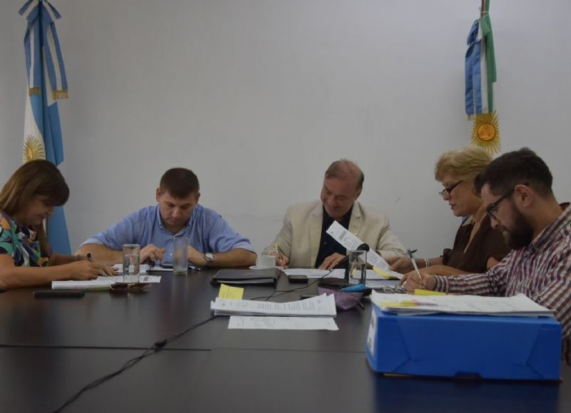 Despachos divididos en la Comisión de Obras y Servicios Públicos