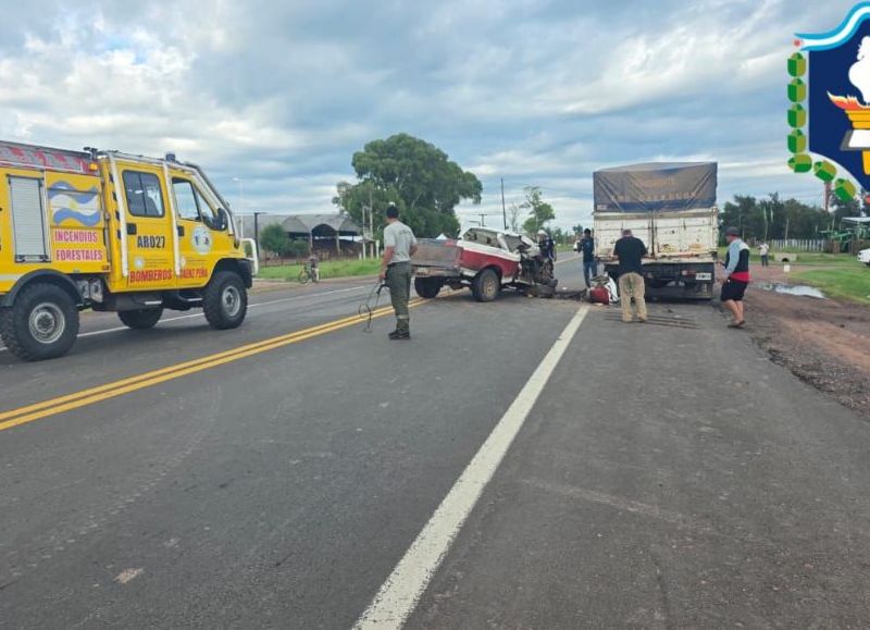 Sáenz Peña: una camioneta chocó contra un camión detenido en Ruta 16 y el conductor fue hospitalizado