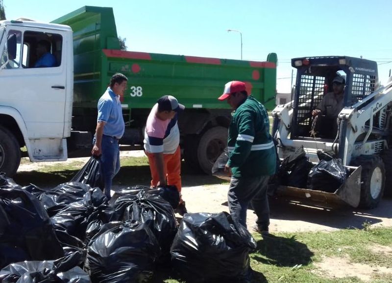 El municipio avanzó en operativos de saneamiento en el barrio Don Bosco y Villa Río Negro