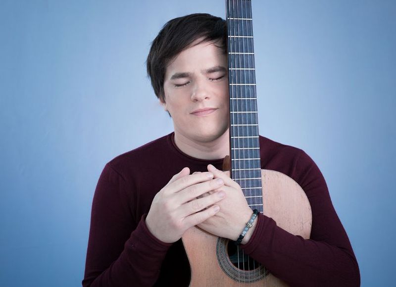 Nahuel Pennisi regresa a Resistencia y Corrientes con su nuevo show "Mi guitarra y vos"