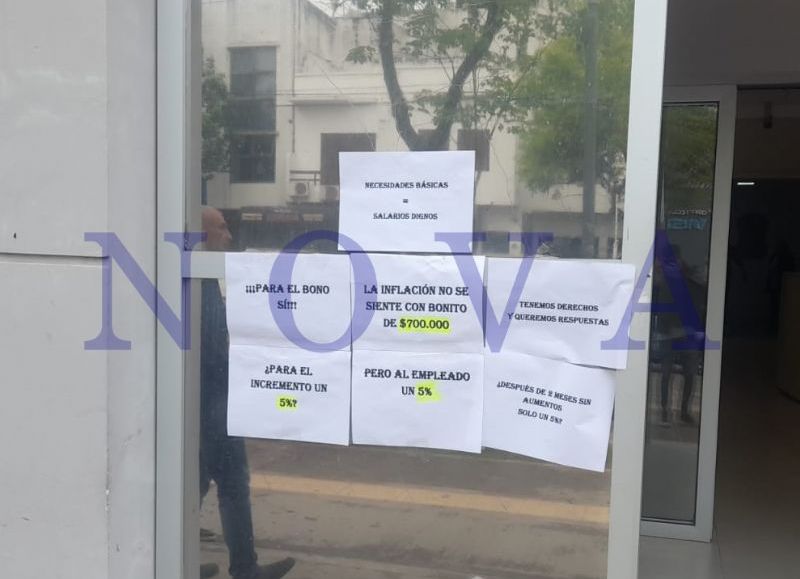 Empleados de la Caja Municipal de Resistencia reclaman por el "irrisorio" aumento salarial