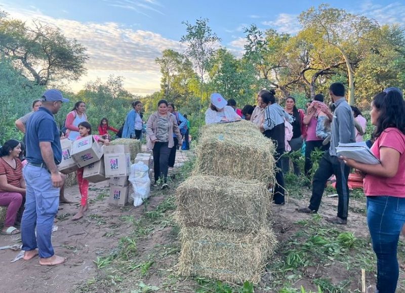 La Policía asistió a 45 familias aisladas por la crecida del Río Bermejo