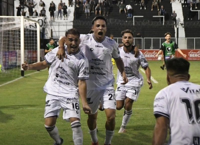 For Ever logró un agónico triunfo ante All Boys, en el debut de Pedro Llorens