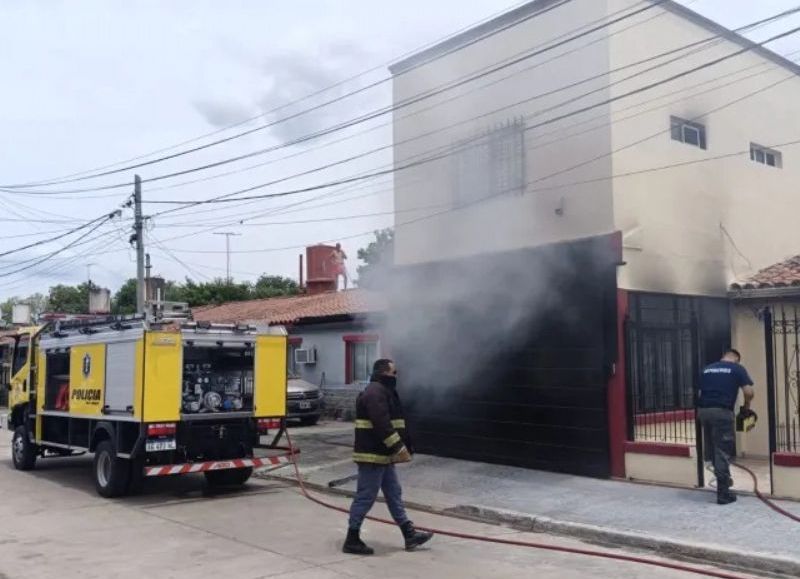 Bomberos rescataron a dos mujeres de un incendio en su vivienda en Resistencia