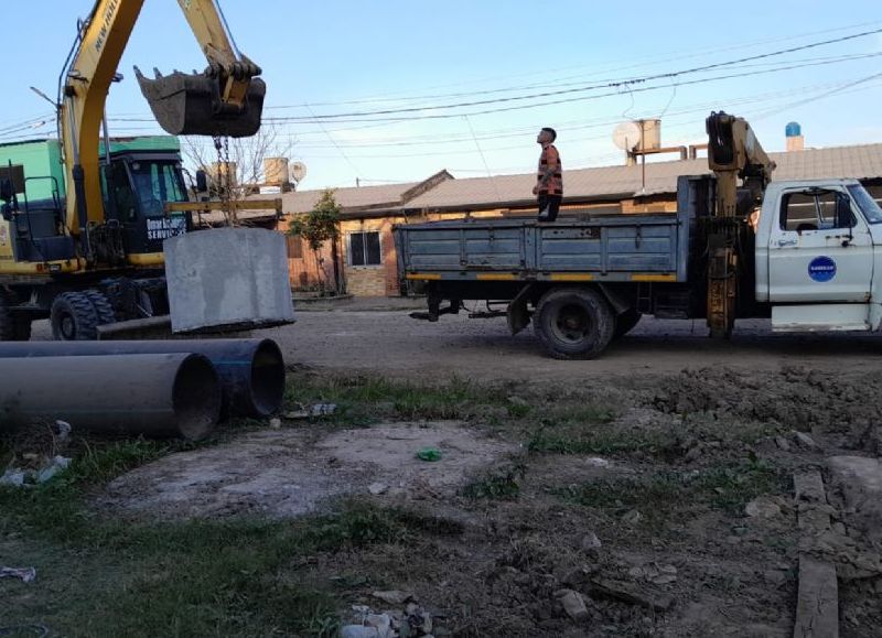 Sameep reemplazó cañería obsoleta de cloacas en los barrios Güiraldes y Villa Libertad