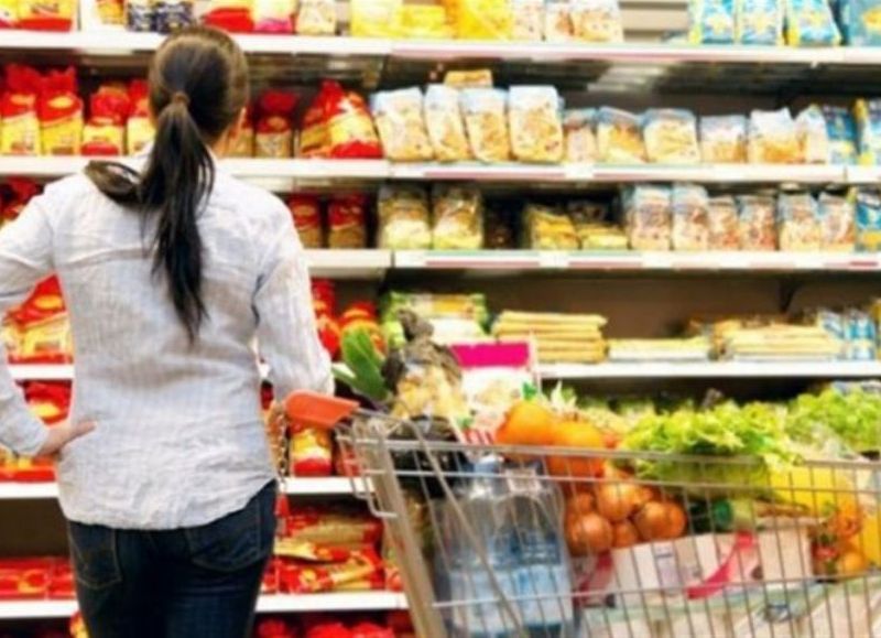 Una familia necesitó $55.389 para cubrir sus gastos básicos de alimentos y servicios