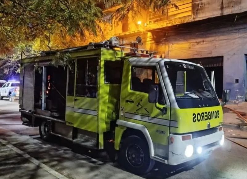 Un complejo habitacional sufrió un incendio de gran magnitud en Resistencia
