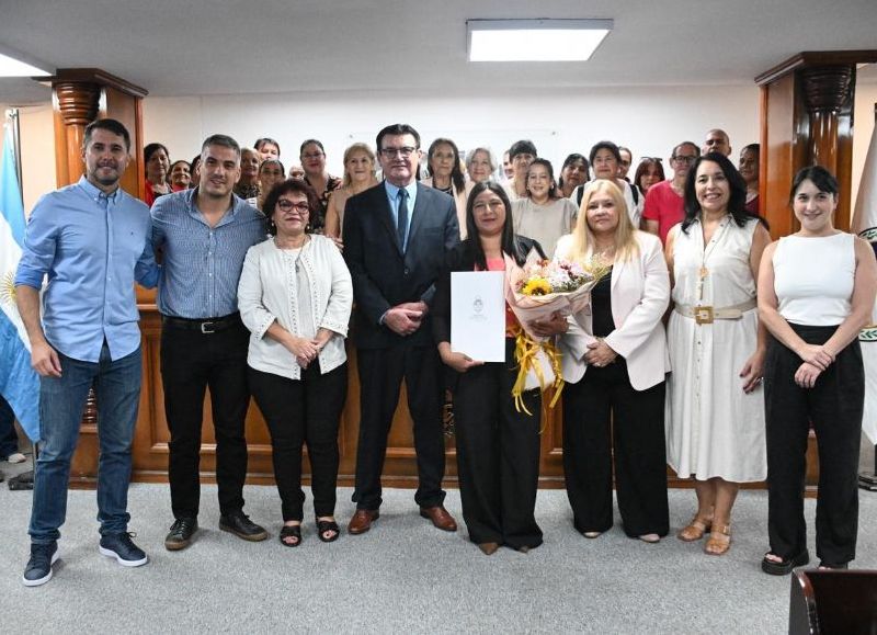 La Legislatura reconoció a la docente rural Gloria Cisneros como Mujer Destacada de 2026