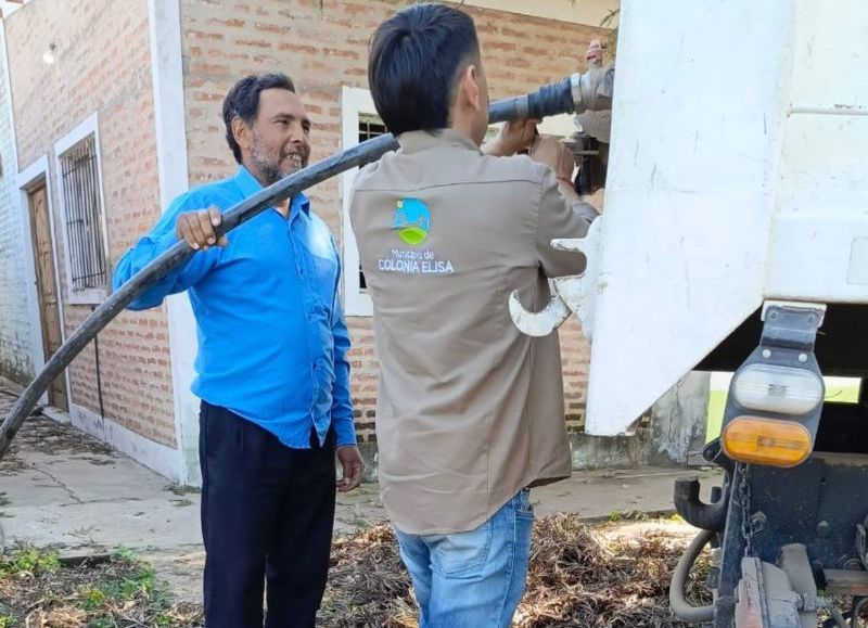 El Municipio de Colonia Elisa continúa garantizando el traslado de agua en la zona rural