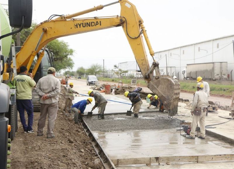Avanza la obra de pavimentación de la avenida Coronel Falcón