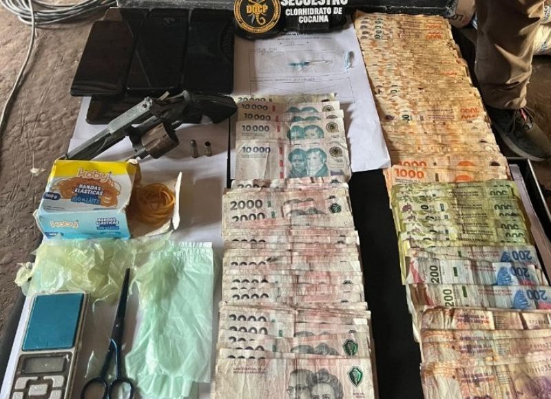 Incautaron drogas, dinero en efectivo y un arma de fuego en Charata