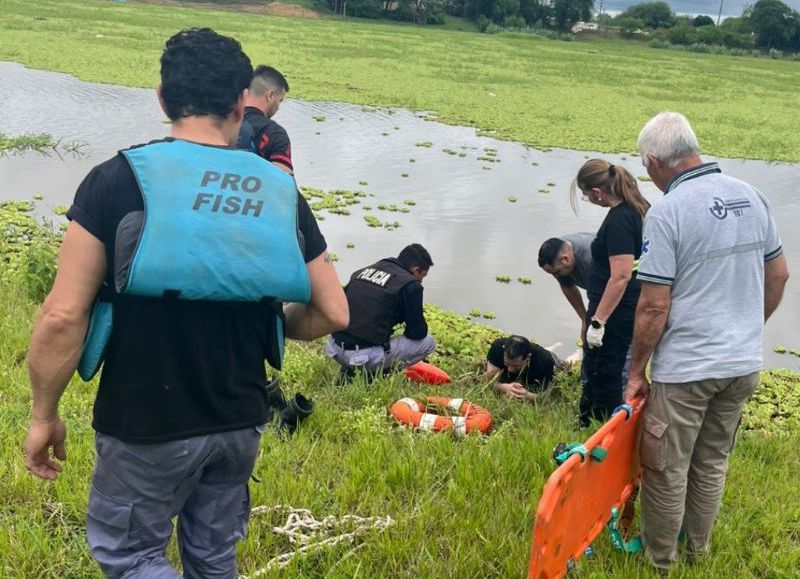 Tras un rápido despliegue, rescataron a un joven que cayó a una laguna en General San Martín