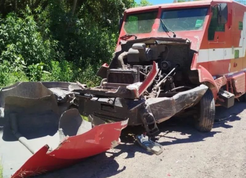 Un camión de caudales chocó contra un automóvil en la Ruta 63, camino a la Isla del Cerrito
