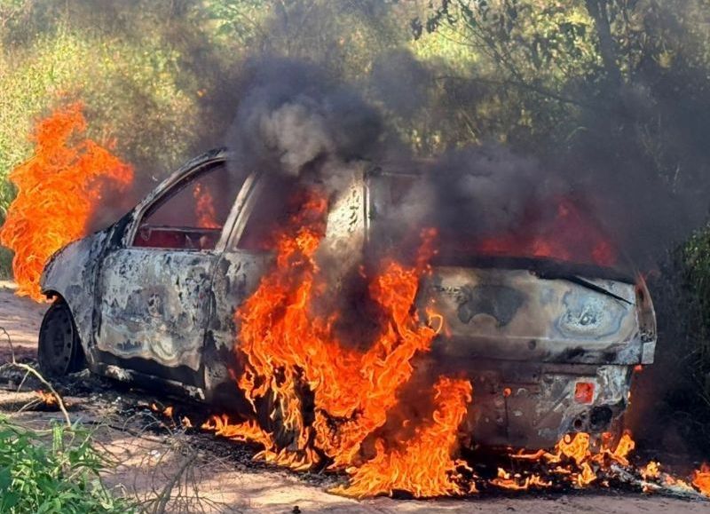 Un auto se incendió en una zona rural de Puerto Vilelas