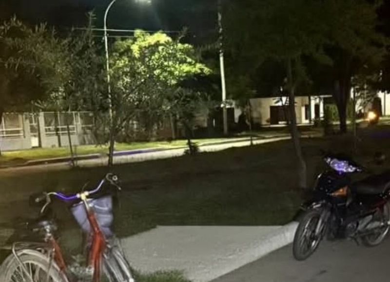 Una ciclista perdió la vida tras chocar con una motocicleta en Villa Ángela