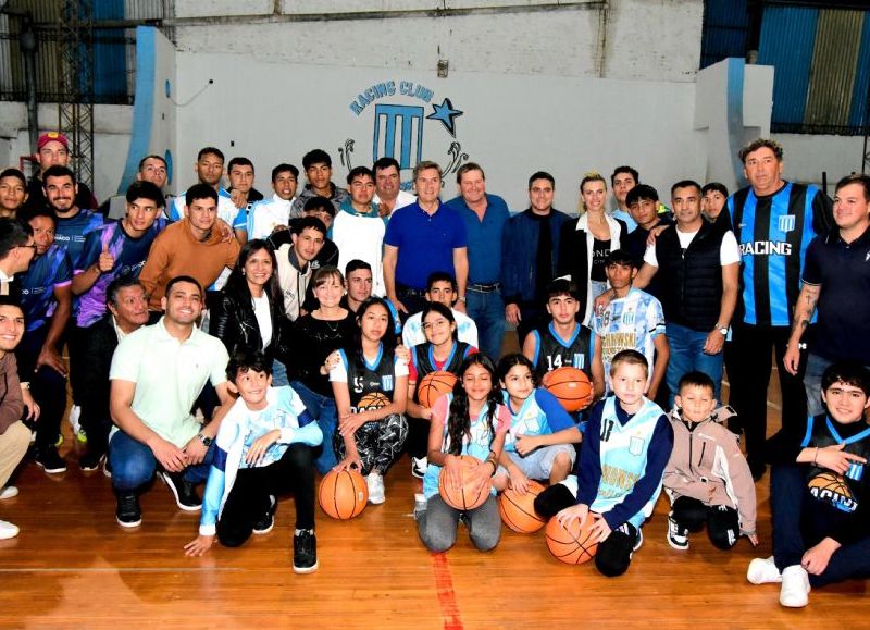 El Gobierno provincial anunció la construcción de una cancha para el club Racing de Villa Berthet