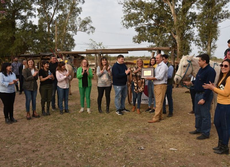 Para escuchar todas las voces: importante visita de la Legislatura al Centro de Equinoterapia Ian