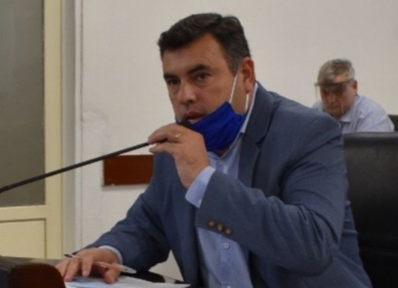 Aradas: "Si Capitanich no resuelve lo de los funcionarios cobrando el IFE, es cómplice por omisión"