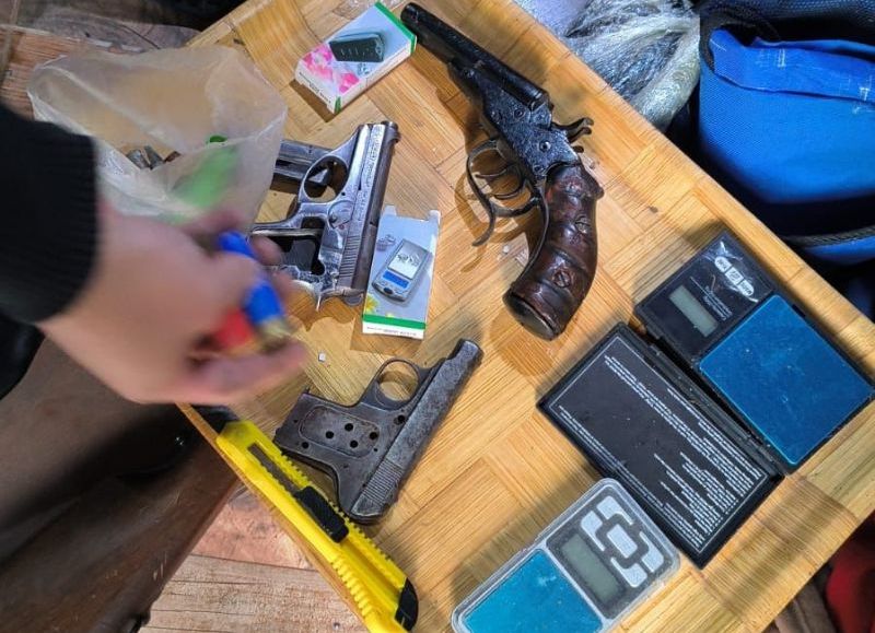 Secuestraron armas y una granada activa tras amenazas a una escuela en Villa Ángela