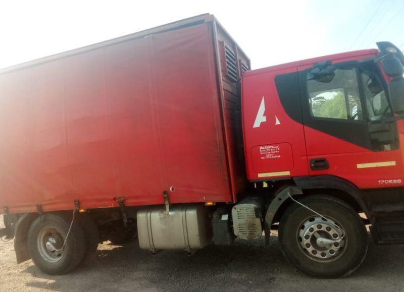 Un camión y una camioneta chocaron en la Ruta 90, en General San Martín