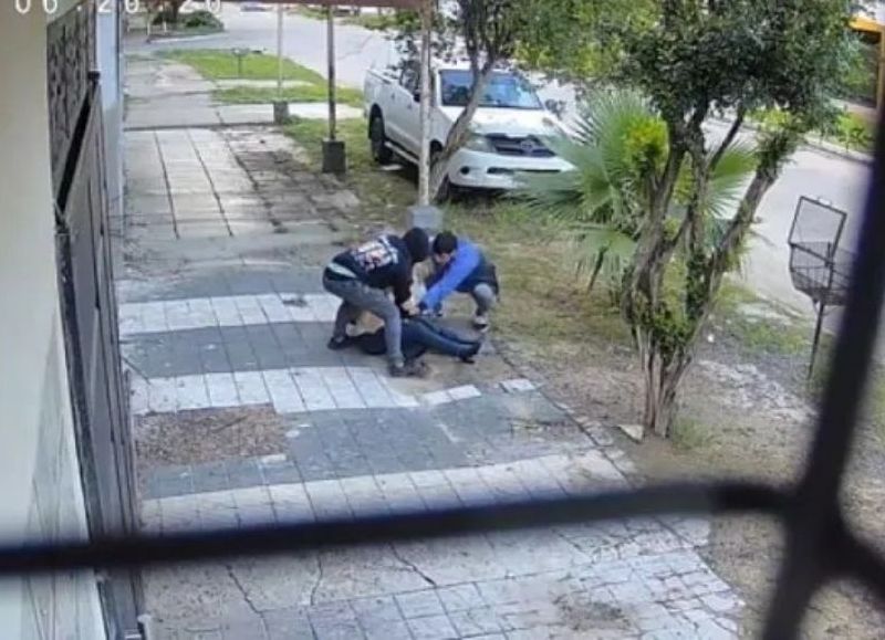 Detuvieron a dos menores por asaltar brutalmente a una mujer en Resistencia