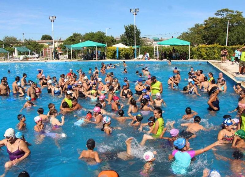El Polideportivo Jaime Zapata informó los horarios y requisitos para la escuela de natación