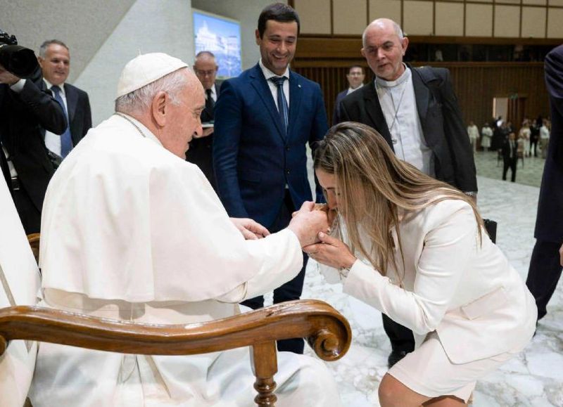 Claudia y José Panzardi visitaron al Papa Francisco en el Vaticano