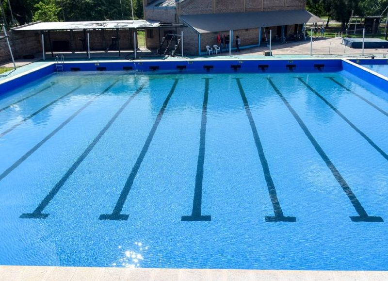 Abrieron inscripciones para la escuela de natación del Polideportivo Municipal de Sáenz Peña
