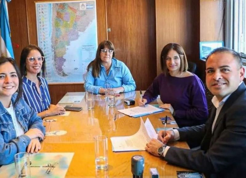 Colonia Elisa: el intendente Maidana firmó un convenio con Nación para realizar la obra del "Punto Joven"