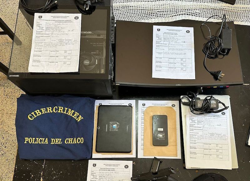 Detuvieron a un hombre por divulgar material íntimo, hostigamiento digital y suplantación de identidad