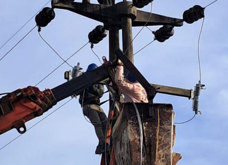 Falla en la red de alta tensión provocó cortes en el interior provincial