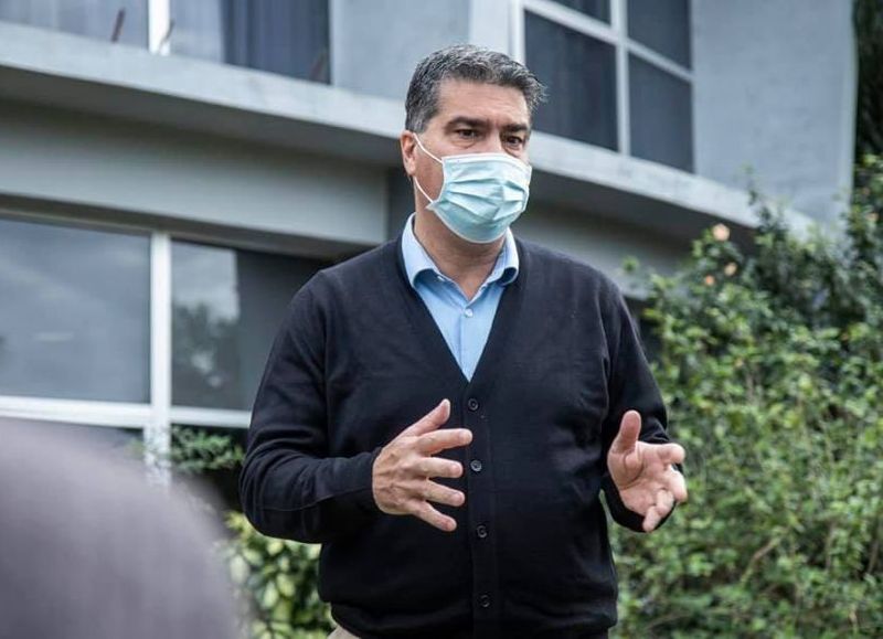 Coqui tiene miedo, bajó su imagen positiva y sus "compas" lo sostienen: sumido por la corona del virus