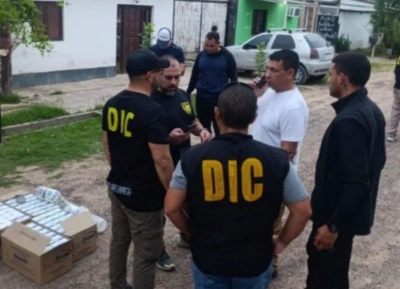 Atraparon a una pareja que vendía mercadería de Desarrollo Humano en Puerto Vilelas