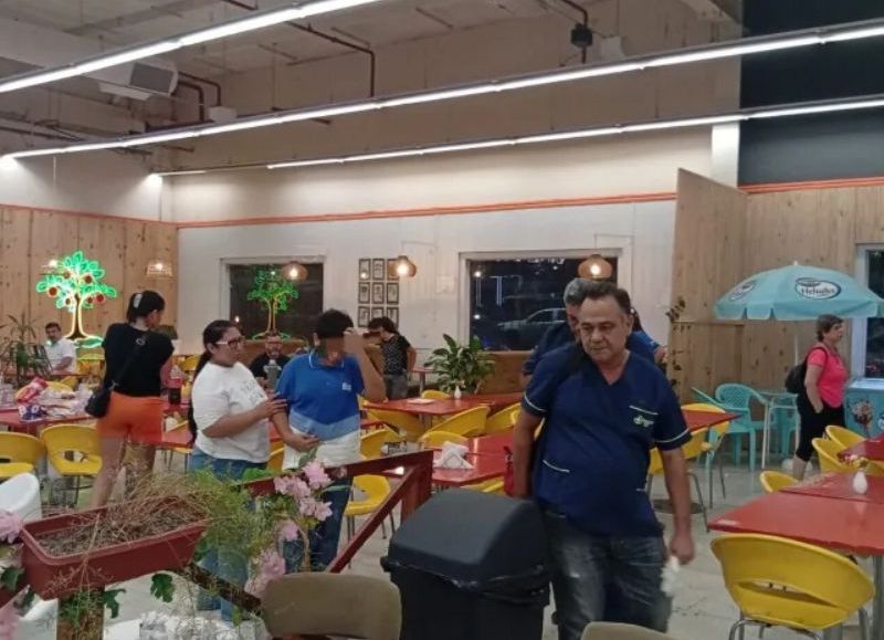 Una familia denunció comida en mal estado y un vaso roto en un patio gastronómico de Resistencia